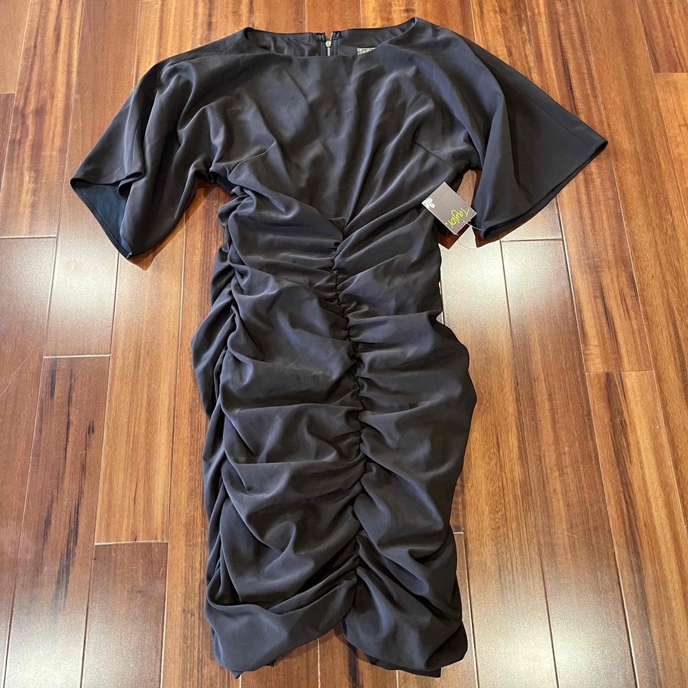 New NWT Taylor Brown‎ Ruched Dress Short Sleeve Back Zip Knee Length Size 8